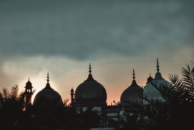 Ucapan Idul Fitri Bahasa Indonesia, Cocok untuk Caption Instagram. Foto: Unsplash/Abdullah Inam.