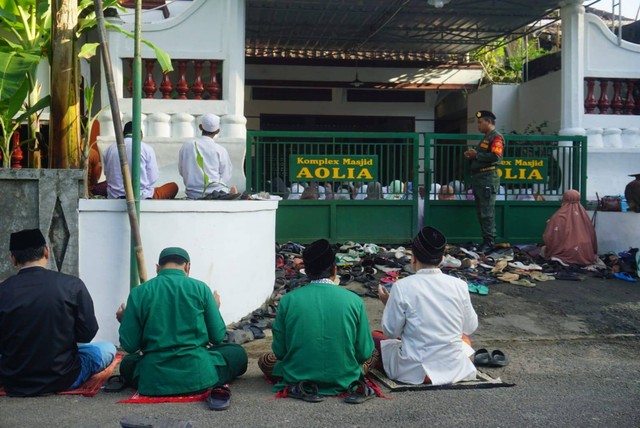 Jemaah Masjid Aolia Di Gunungkidul Laksanakan Salat Id Hari Ini ...