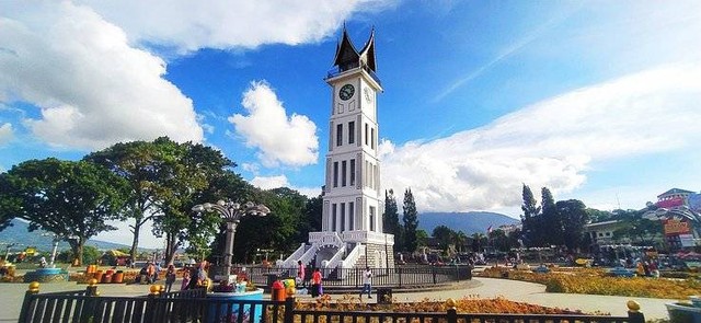 Ilustrasi Jam Gadang Bukittinggi. Sumber foto: Pixabay @arjeepers