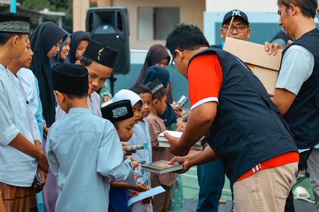 Wakaf Al-Quran di Yayasan Albaim Berkah Ilhami, Gading Serpong, Tangerang. Foto: Vina Tresna Utami/kumparan