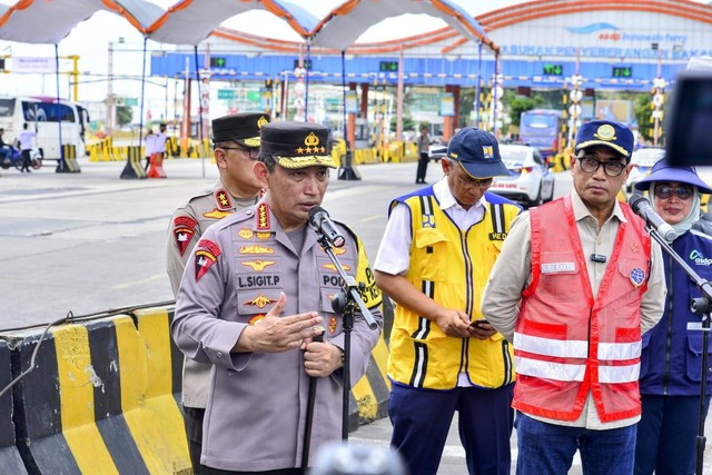 Kapolri Jenderal Listyo Sigit Prabowo usai meninjau Pelabuhan Bakauheni, Lampung, Kamis (20/4/2023). Foto: Dok. Istimewa