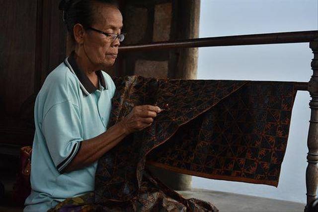 Ilustrasi proses pembuatan batik. Foto: Pixabay