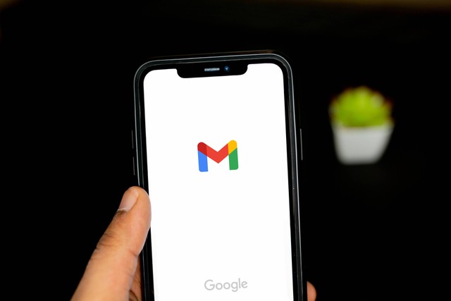 Ilustrasi Cara Ganti Password Gmail, Foto: Unsplash/Solen Feyissa