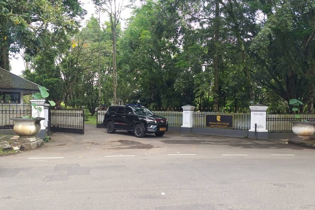 Suasana di Istana Batu Tulis, Bogor, Jumat (21/4/2023).  Foto: Paulina Herasmaranindar/kumparan