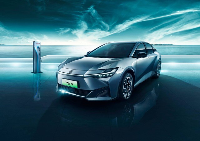 Mobil listrik Toyota bZ3 yang debut di China. Foto: Toyota