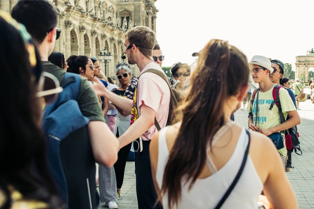 Ilustrasi Perbedaan Tour Guide dan Tour Leader dalam Industri Pariwisata, Unsplash/Bernie Almanzar