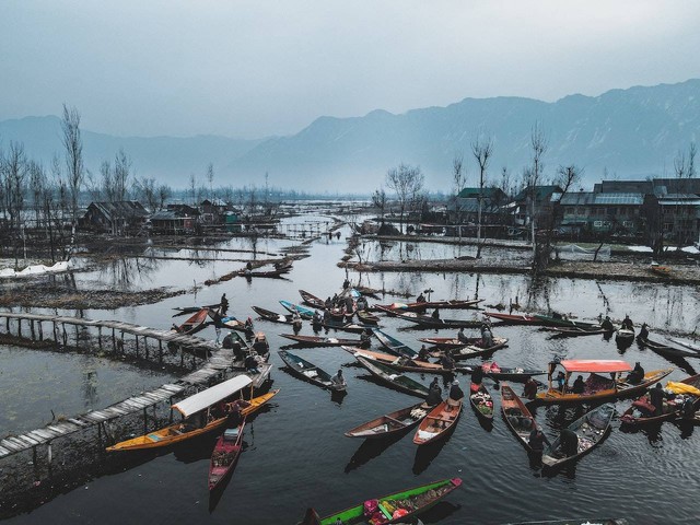 Ilustrasi kelemahan teori Waisya. Sumber foto: Pexels/Syed Qaarif Andrabi.