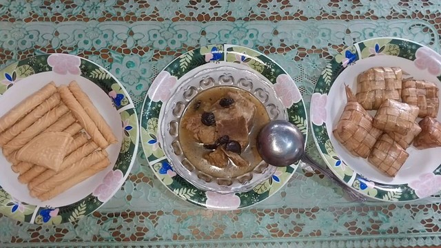 Makanan lebaran khas di Sekadau, Kalimantan Barat. Foto: Dok. Dina Mariana/HiPontianak