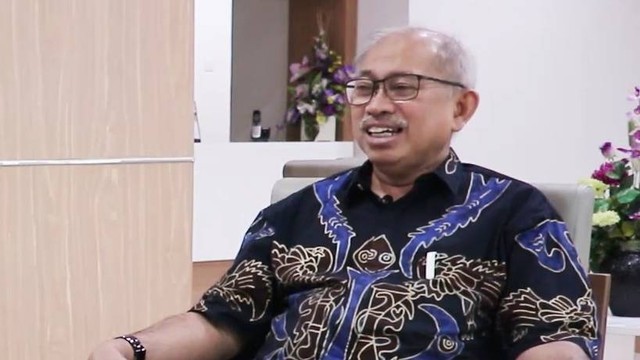 Ahli bedah Prof. dr. Zainal Muttaqin Ph.D, Sp.BS. Foto: Youtube/ SMC RS Telogorejo