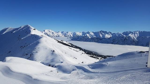 Alpen Snow tempat libur Lebaran di Bekasi (gambar hanya ilustrasi), Foto oleh CB di Unsplash