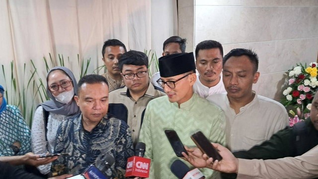 Wakil Ketua Dewan Pembina Sandiaga Uno di open house Ketua DPP Harian Gerindra Sufmi Dasco Ahmad hari kedua Lebaran 2023, Minggu (23/4). Foto: Annisa Thahira Madina/kumparan