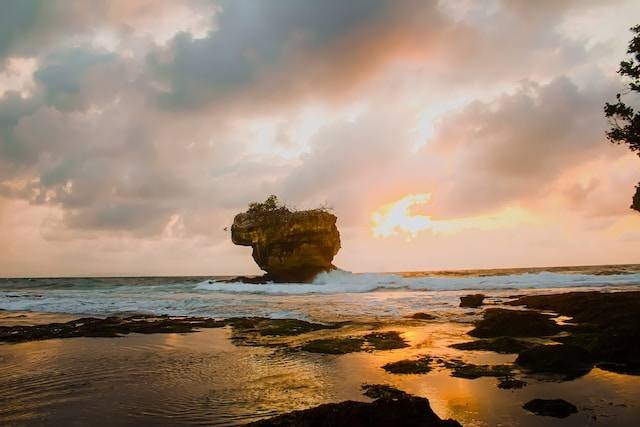 Ilustrasi Pantai Jayanti. Sumber: Unsplash/firman fatthul