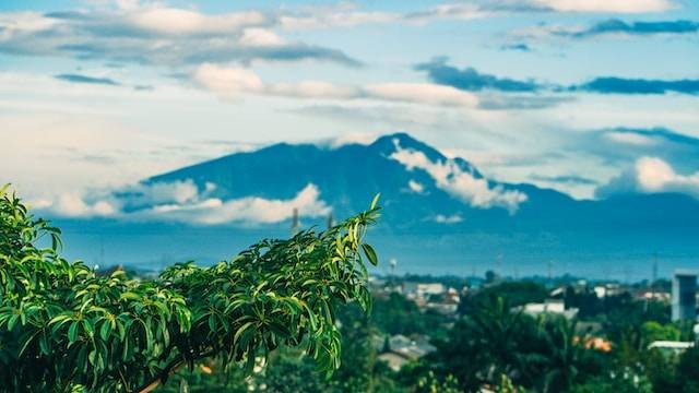 Ilustrasi gunung di Banten. Sumber: Unsplash/Ishaq Robin