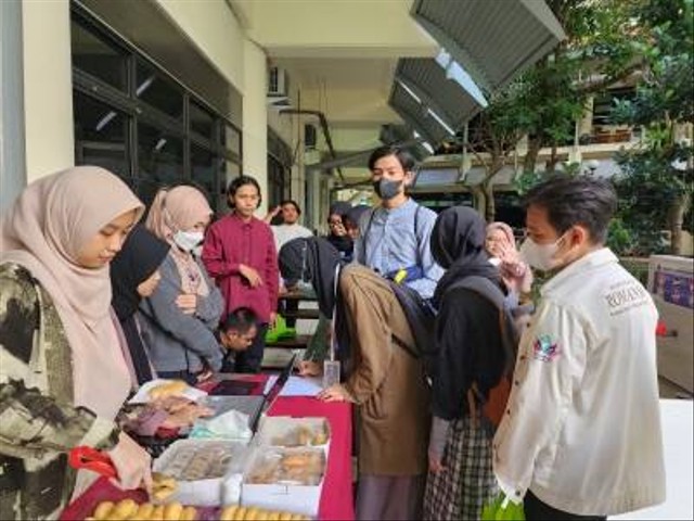 Nagabuburit Unik Ala Himagreto IPB University, Tukar Sampah Jadi Takjil Berkah