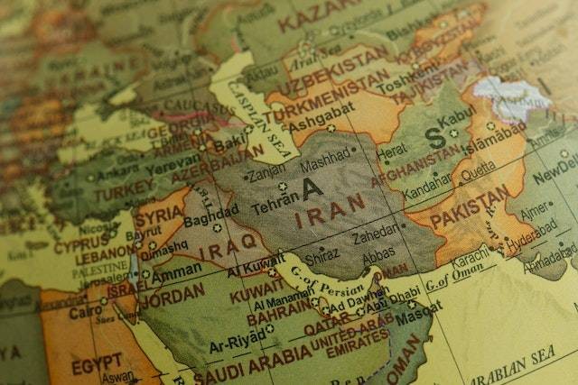 Ilustrasi nama bahasa yang digunakan di Iran, Tajikistan, Afganistan, dan Uzbekistan. Foto: Pexels/Lara Jameson