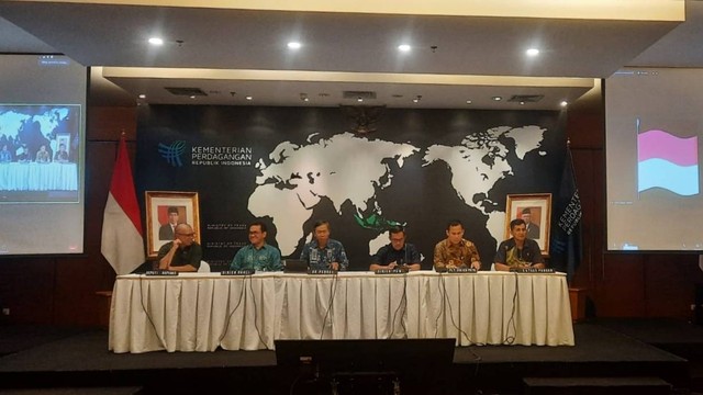 Konferensi pers kebijakan minyak goreng di Kementerian Perdagangan, Kamis (27/4/2023). Foto: Ave Airiza Gunanto/kumparan
