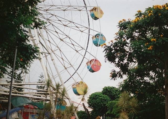 Ilustrasi alun-alun kota batu. Sumber: Immanuel Reza Setyo/unsplash.com 