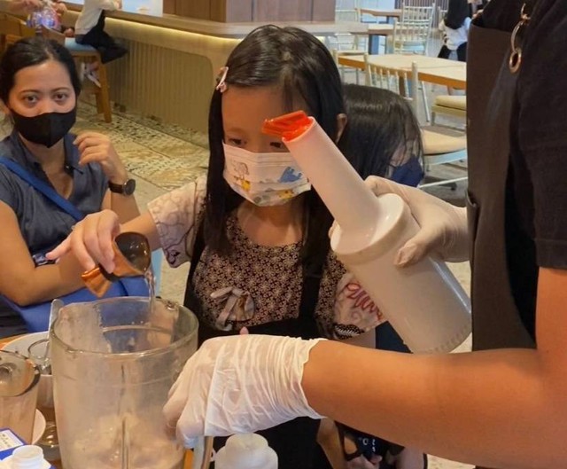 Melihat Keseruan Anak-anak Jadi Chef dan Barista Cilik di Hotel saat Liburan