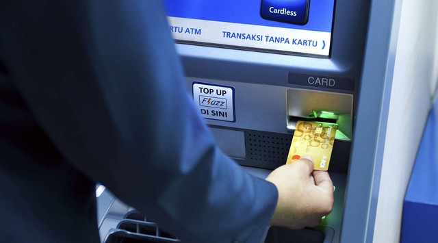 Ilustrasi Cara Isi Pulsa lewat ATM BCA. Foto: bca.co.id