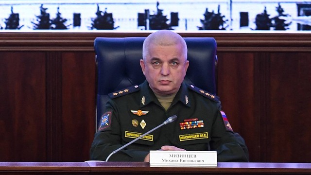 Mikhail Mizintsev, kepala Pusat Kontrol Pertahanan Nasional Rusia, mengadakan pengarahan tentang aksi militer Rusia di Ukraina, di Moskow pada 25 Maret 2022. Foto: Natalia Kolesnikova/AFP