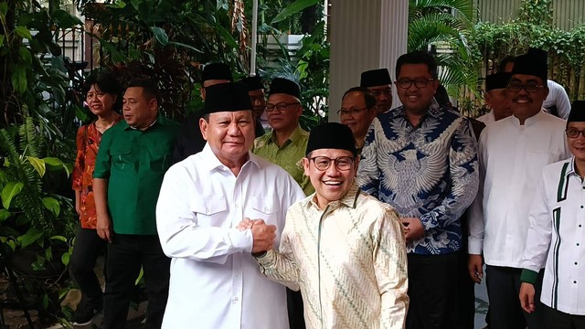 Ketum PKB Muhaimin Iskandar tiba di kediaman Prabowo Subianto di Jalan Kertanegara IV, Kebayoran Baru, Jakarta Selatan, Jumat (28/4/2023). Foto: Zamachsyari/kumparan