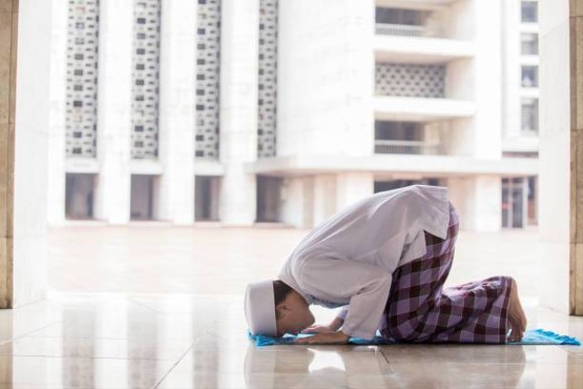 Ilustrasi Tata Cara Sholat Jamak. Foto: Unsplash.