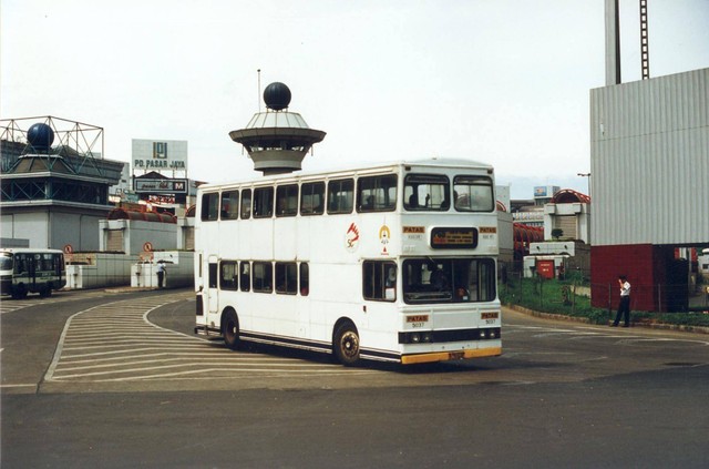 Bus tingkat Leyland di jalanan Jakarta. Foto: dok. Perum PPD