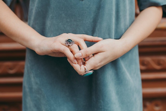 ilustrasi gambar cara ukur cincin yang benar. foto: pexels.com