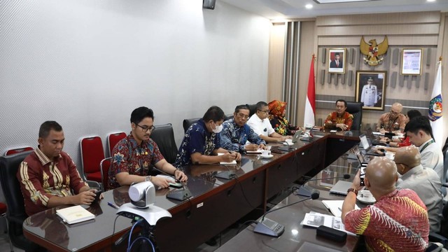 Kepala BSKDN Kemendagri Yusharto Huntoyungo rapat bersama Tanoto Foundation di Kantor BSKDN pada 27 April 2023. Foto: Dok. Istimewa