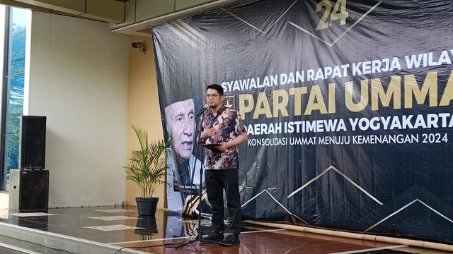 Ketum Partai Ummat Pamerkan 'Baju Tempur' Amien Rais Saat Gulingkan ...