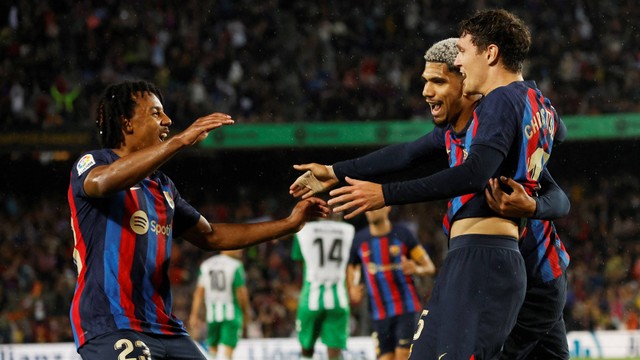 Laga Barcelona vs Real Betis dalam pekan ke-32 Liga Spanyol 2022/23 di Stadion Camp Nou pada 30 April 2023. Foto: REUTERS/Albert Gea