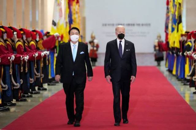 Presiden Korea Selatan (kiri) Yoon Suk-Yeol dan Presiden Amerika Serikat (kanan) Joe Biden. Sumber: Getty Images