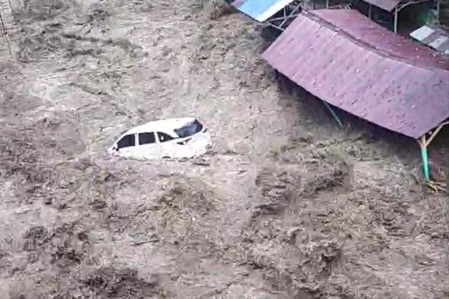 Banjir Bandang di aliran Sungai Sembahe, aliran hulu Sungai Deli, Minggu (30/4/2023).  Foto: Dok. Istimewa