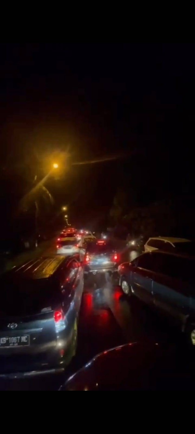Walikota Pontianak, Edi Rusdi Kamtono terjebak macet. Foto: Tangkapan Layar/@edirusdikamtono