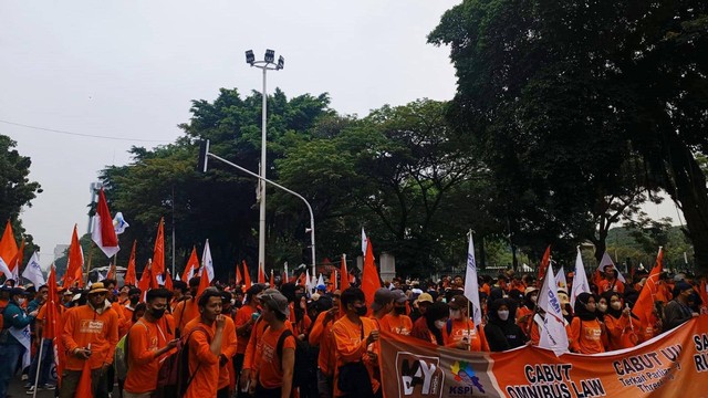 Demo May Day Ribuan Buruh Bergerak Ke Monas