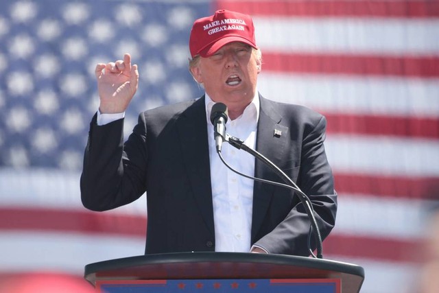 Donald Trump dalam sebuah kampanye presidensial pada Maret, 2016 di Fountain Hills, Arizona. (Foto: Gage Skidmore/FLICKR)