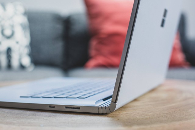 Cara Cek Versi Windows di Laptop, Foto: Unsplash/Bram Van Oost.