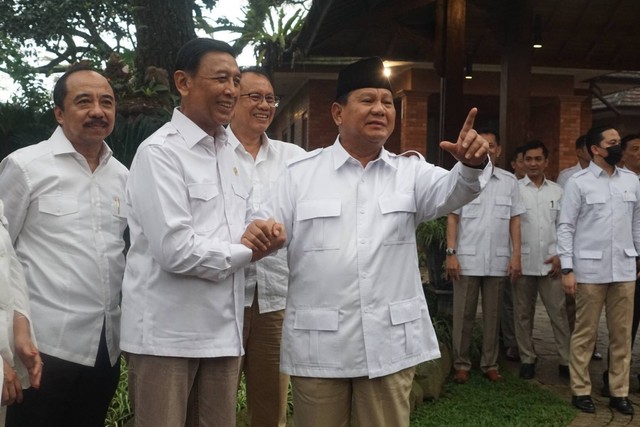 Mantan Ketua Umum Hanura Wiranto bertemu Ketua Umum Gerindra Prabowo Subianto di Padepokan Garuda Yaksa Hambalang, Babakan Madang, Kabupaten Bogor, Senin (1/5/2023). Foto: Iqbal Firdaus/kumparan