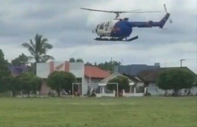 Helikopter yang digunakan Gubernur Lampung Arinal Djunaidi ke Lampung Tengah untuk cek jalan rusak. | Foto: Ist