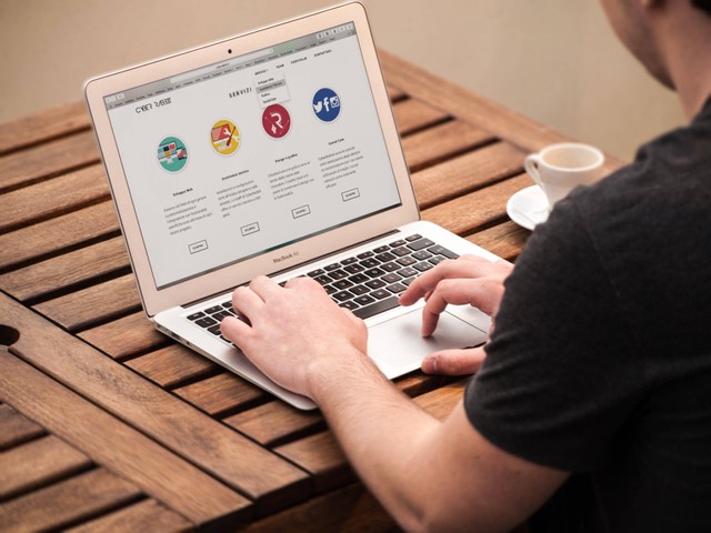 Ilustrasi cara bikin website. Foto: pexels.com.