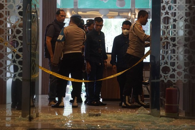 Suasana Di Kantor MUI Usai Penembakan: Dipasang Garis Polisi, Kaca ...