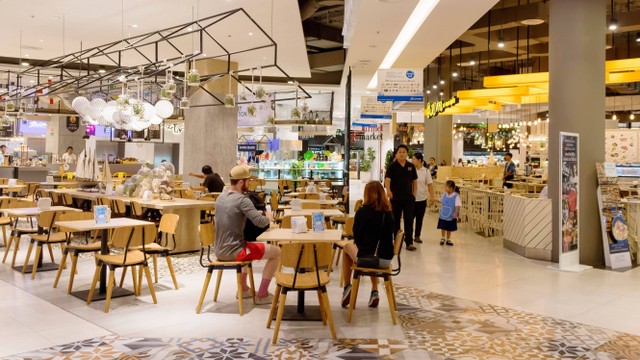 Ilustrasi food court di mal. Foto: Thiti Sukapan/Shutterstock