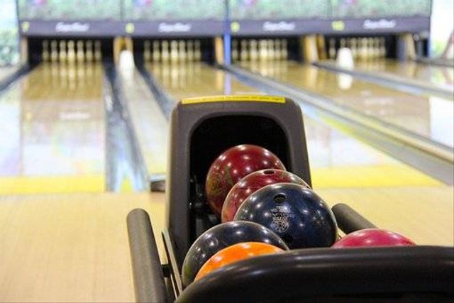 Ilustrasi mall yang ada tempat main bowling. Sumber foto : Pixabay @ryzex