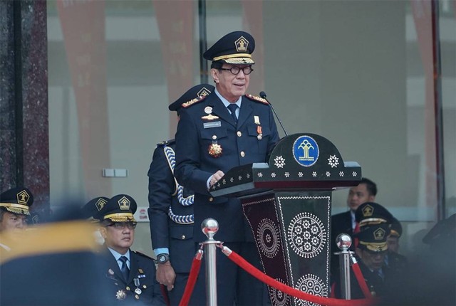 Menteri Hukum dan Hak Asasi Manusia, Yasonna H. Laoly, saat memimpin Upacara Hari Bakti Pemasyarakatan ke-59 di lapangan Kementerian Hukum dan Hak Asasi Manusia, Selasa 2 Mei 2023. (Foto: Havijay/Kemenkumham)