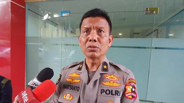 Kepala Rumah Sakit RS Polri Hariyanto, saat memberikan keterangan pers, Selasa (2/5/2023). Foto: Haya Syahira/kumparan