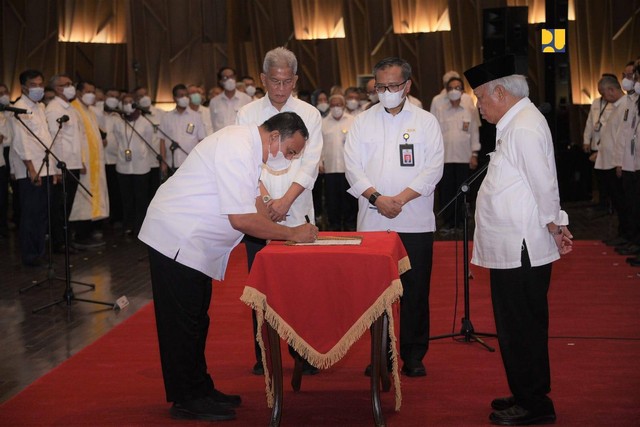 Menteri PUPR Basuki Hadimuljono melantik sejumlah pejabat tinggi pratama Kementerian PUPR. Dok: PUPR