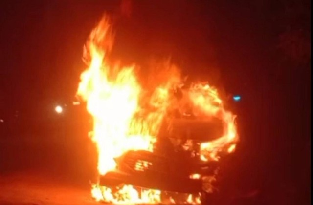 Mobil Innova Terbakar di Jember, Kondisi Pengemudinya?