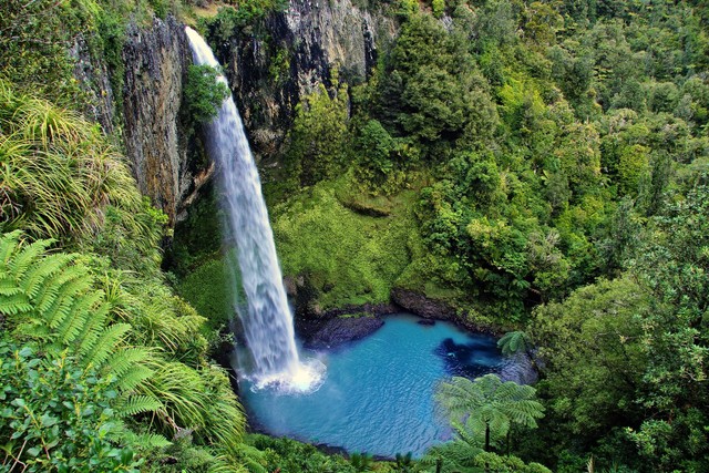 Ilustrasi air terjun Tumpak Sewu. Foto: pixabay.com/Holgi