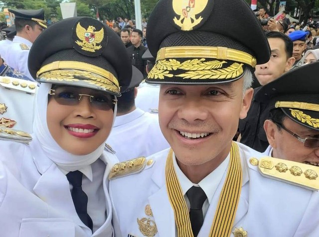 Bupati Mempawah Erlina foto bersama Ganjar Pranowo. Foto: Instagram @erlinarianorsan