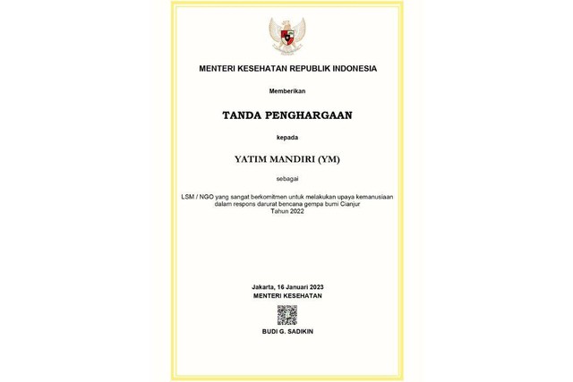 Penghargaan Menkes RI untuk Yatim Mandiri atas dedikasi bantu penyintas gempa bumi di Cianjur.